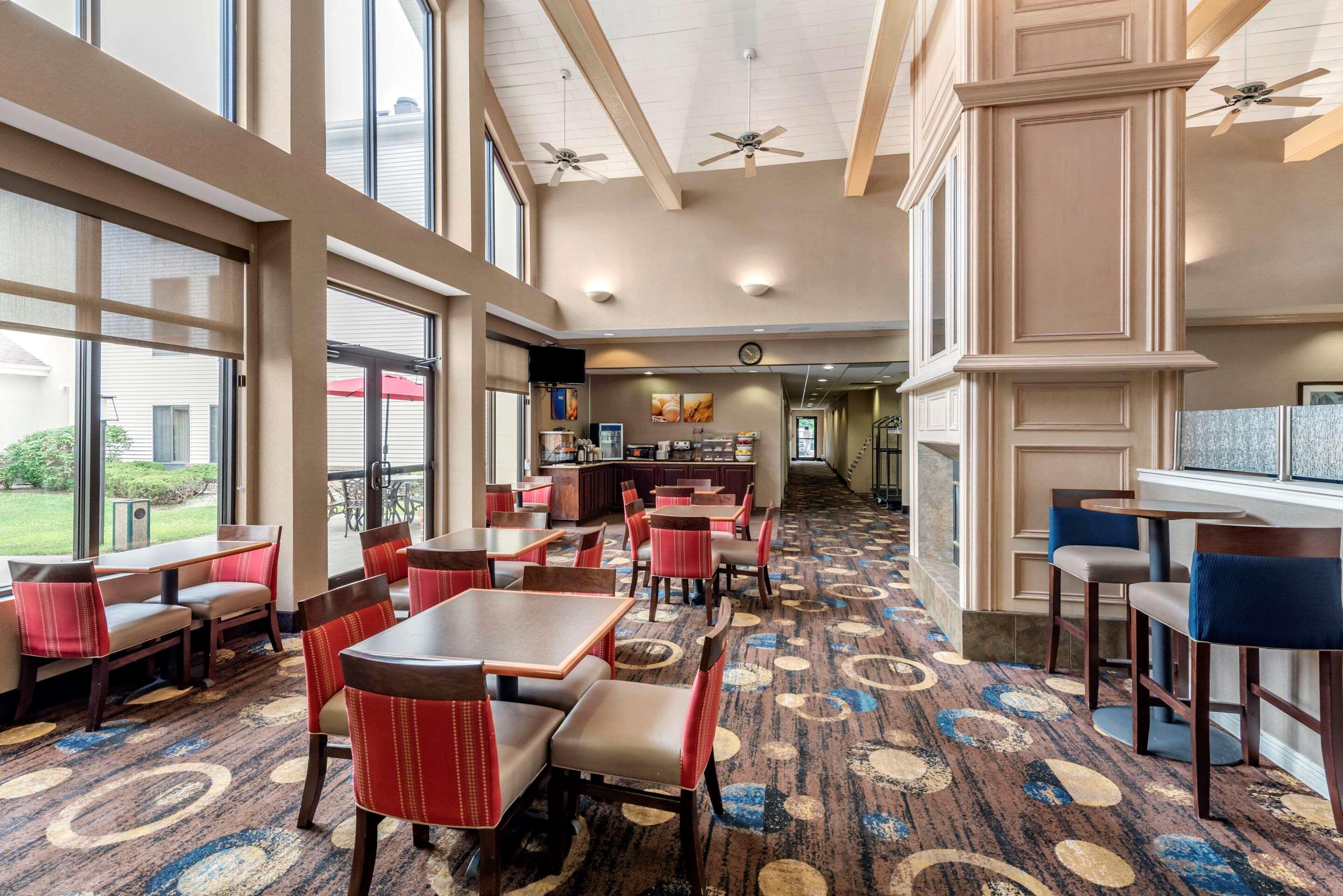 Comfort Inn & Suites Warsaw Near Us-30 Exteriör bild