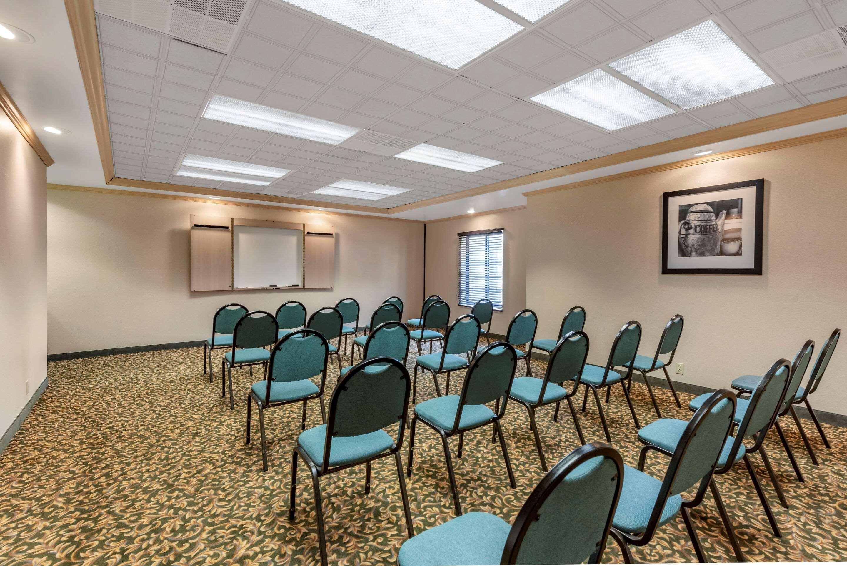 Comfort Inn & Suites Warsaw Near Us-30 Exteriör bild