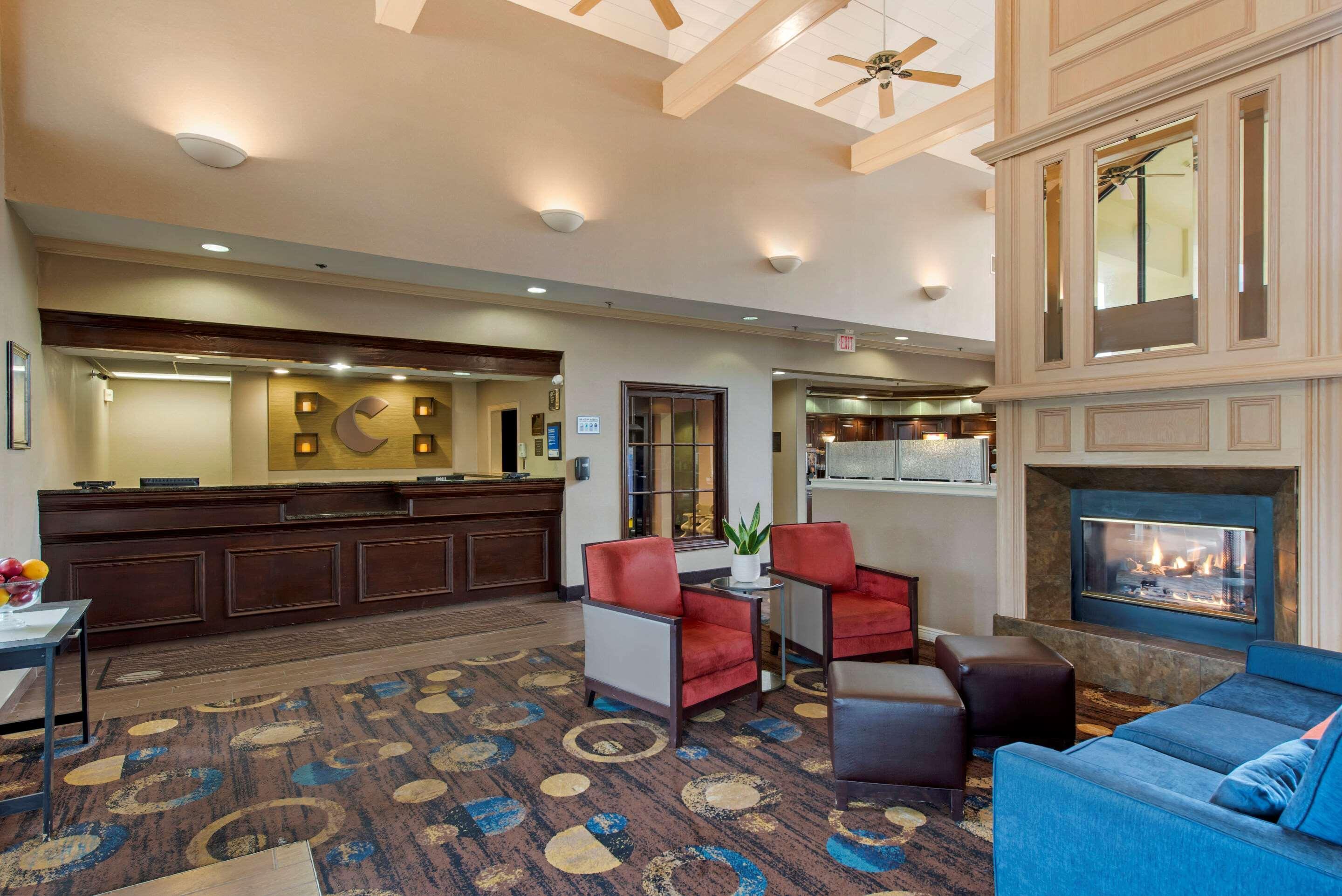 Comfort Inn & Suites Warsaw Near Us-30 Exteriör bild