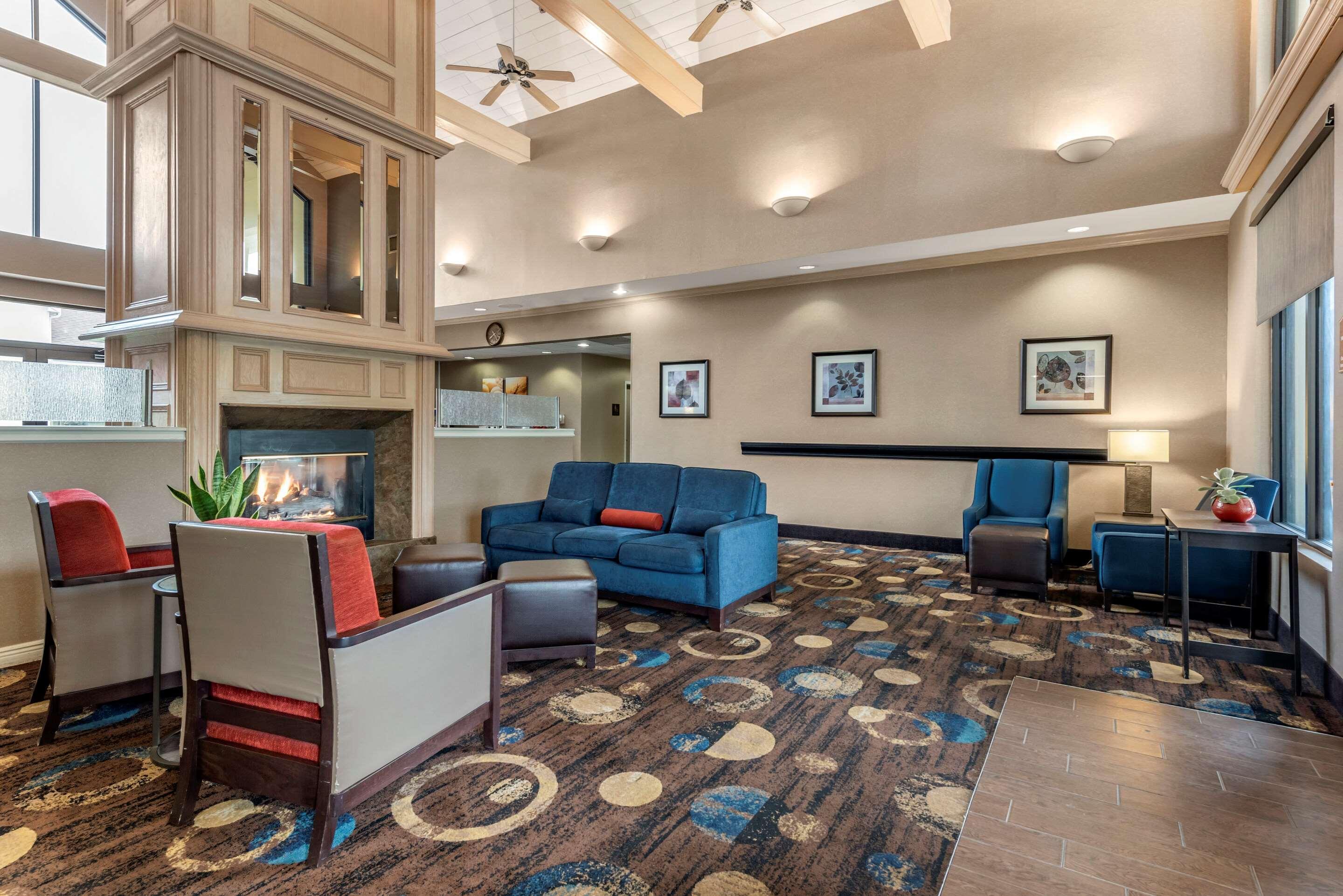 Comfort Inn & Suites Warsaw Near Us-30 Exteriör bild