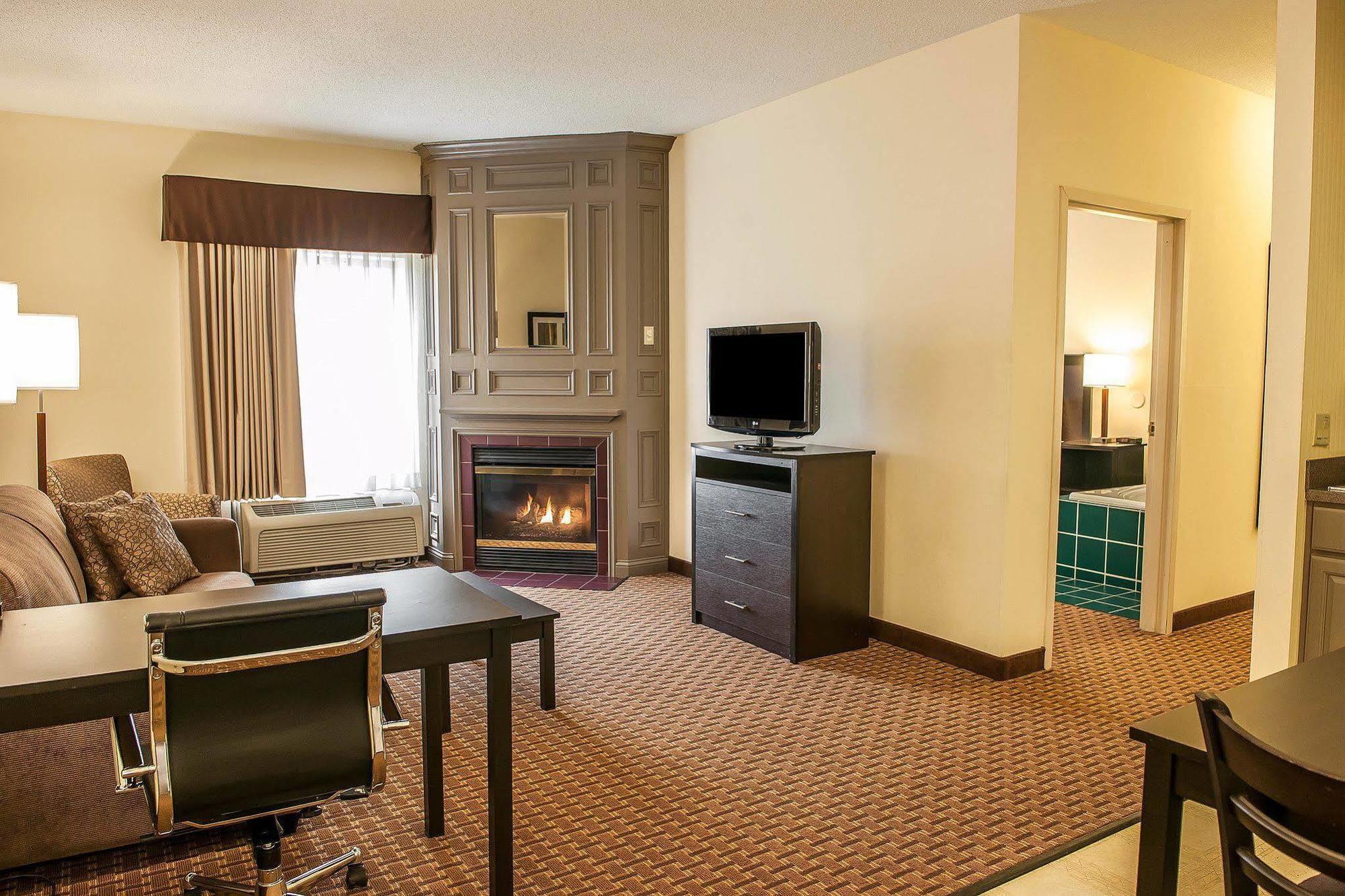 Comfort Inn & Suites Warsaw Near Us-30 Exteriör bild